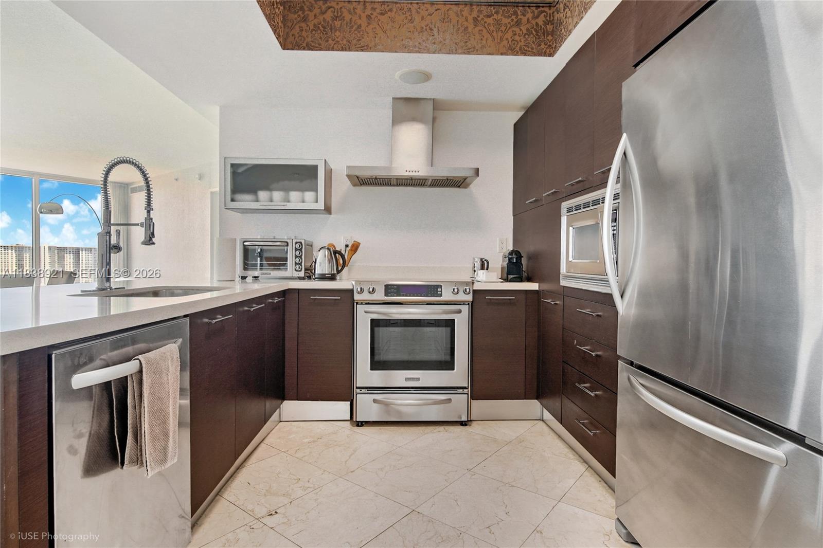 ST TROPEZ ON THE BAY 1 CO - Residential Lease