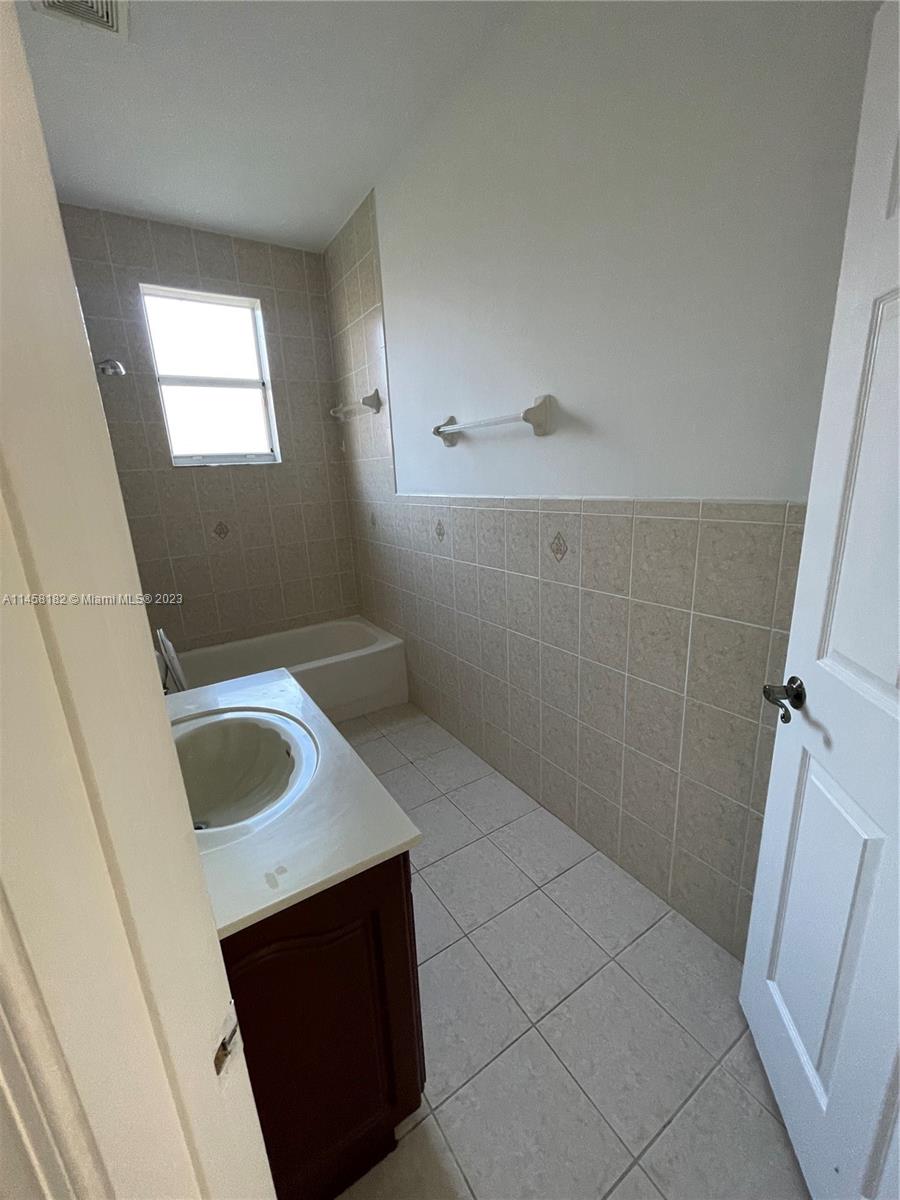 DON ELIAS ESTATES - Residential Lease