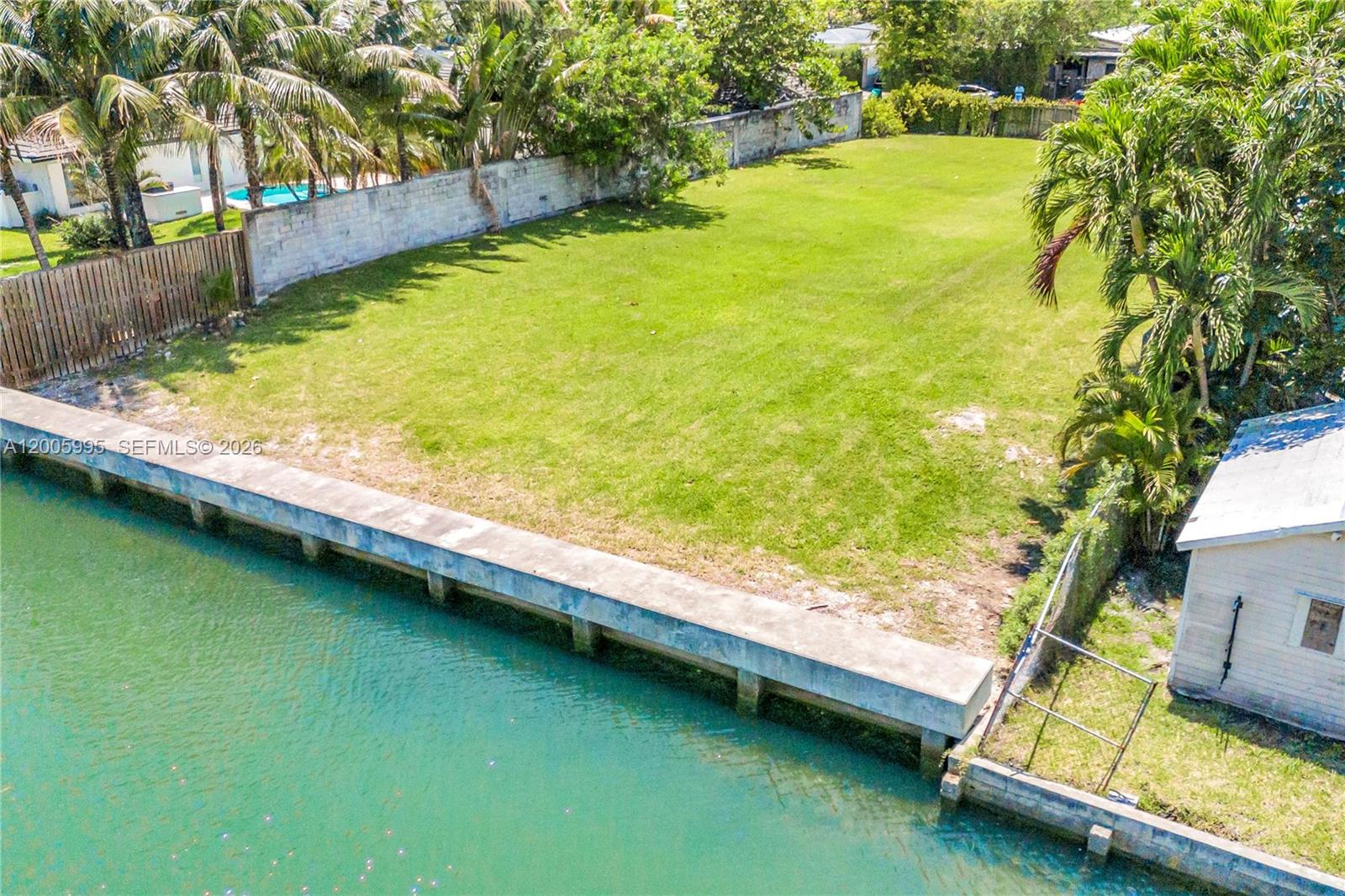 ADEMAR PARK AMD PL - Land