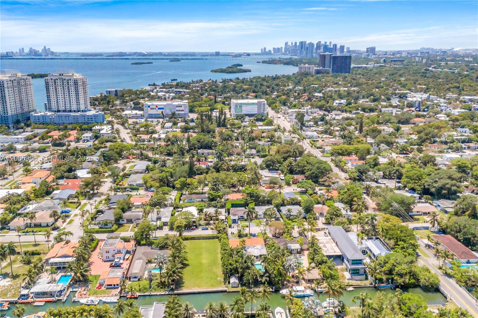 ADEMAR PARK AMD PL - Land