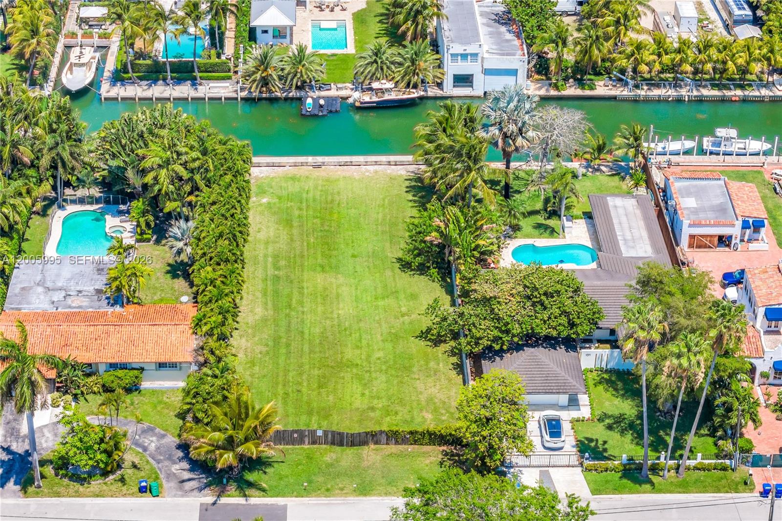 ADEMAR PARK AMD PL - Land
