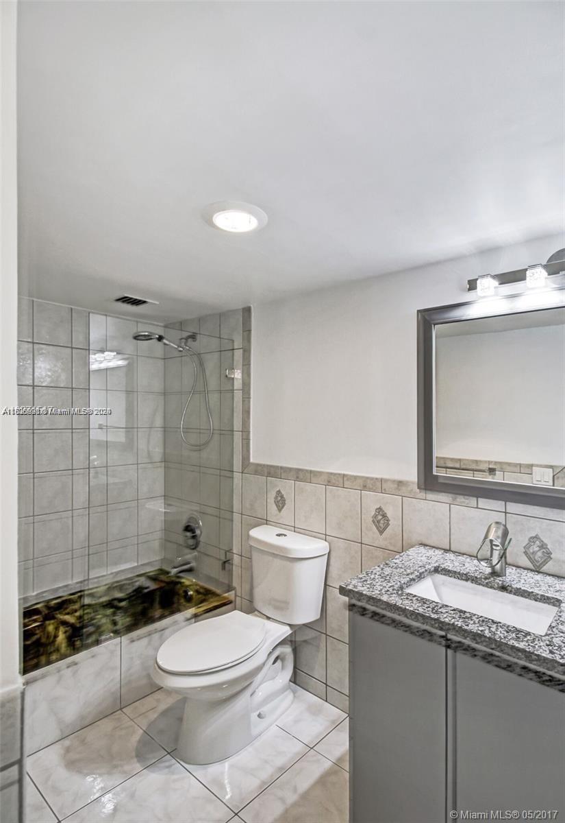 ADMIRALS PORT CONDO WEST - Residential