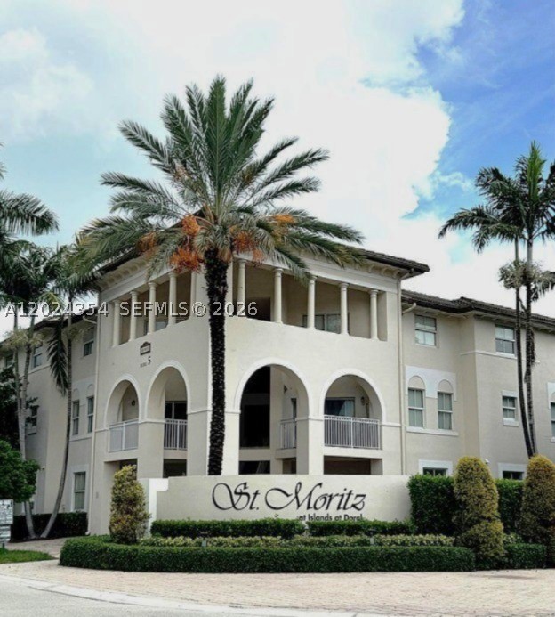 Spacious 3-bedroom, 2.5-bathroom apartment offers comfort, style, and convenience. Enjoy a bright open layout, a fully equipped kitchen, and a private balcony.
Located in a quiet, family-friendly community with great amenities, and just minutes from top schools, shopping, dining, and major highways.
Perfect for families or investors—don’t miss this opportunity.