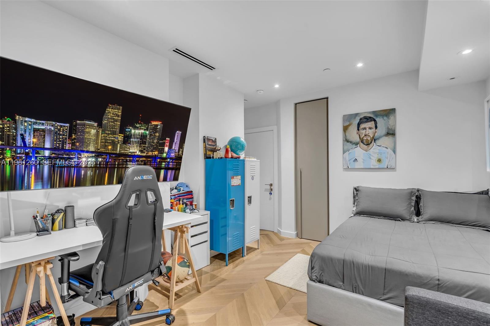 THE EMERALDBAY @ KEY COLO - Residential