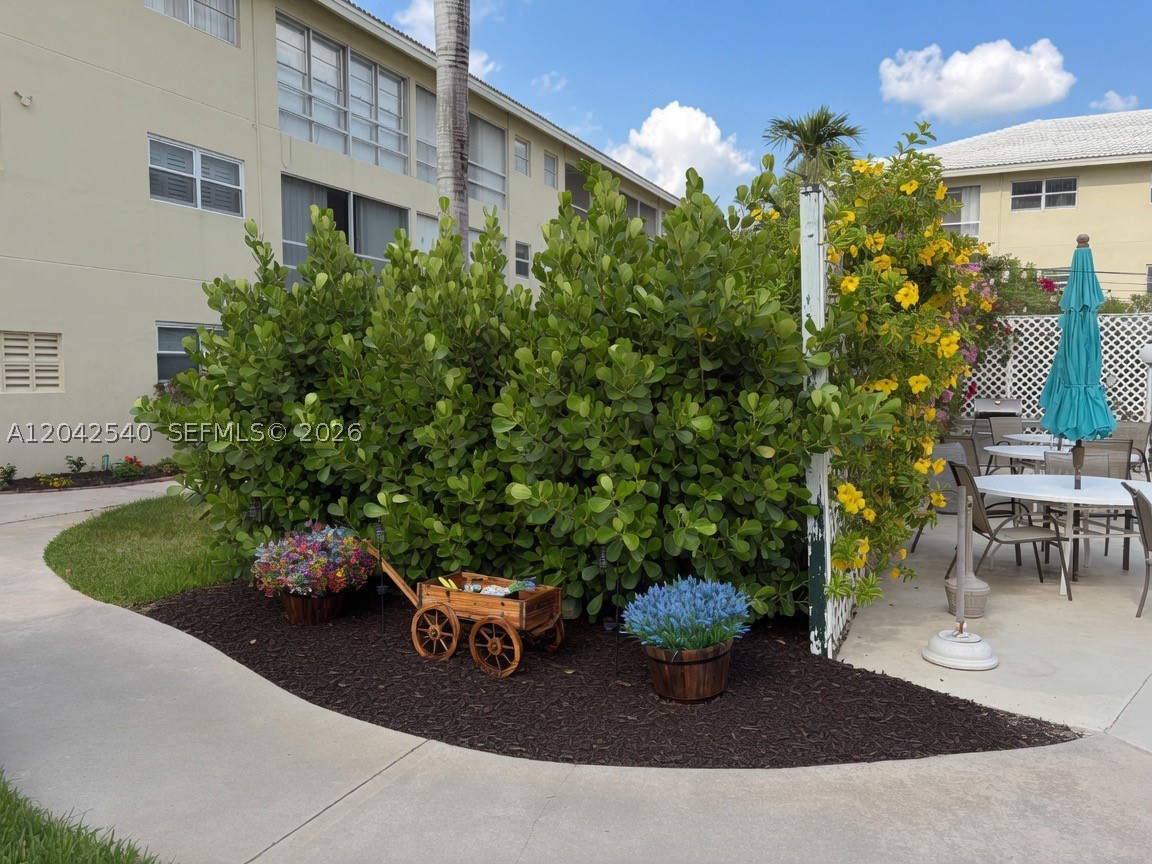 LIGHTHOUSE POINT GARDENS - Residential