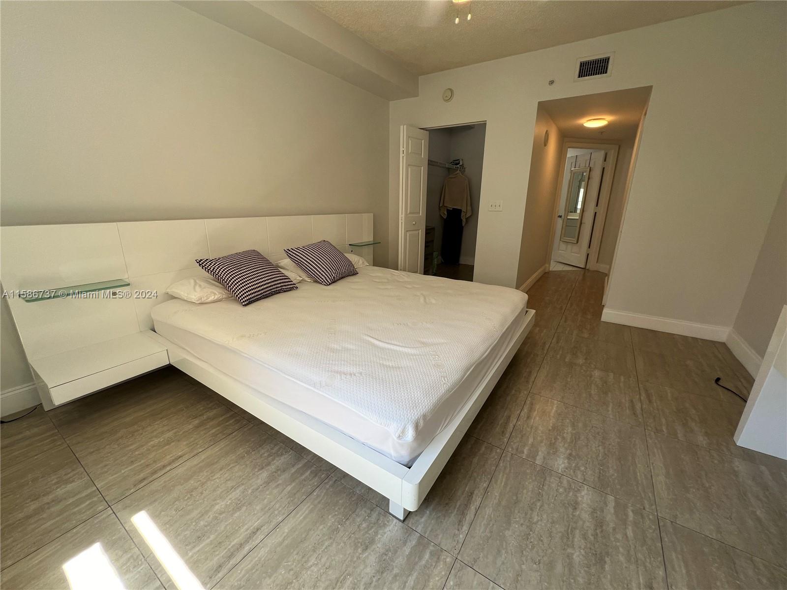 PORTO BELLAGIO CONDO - Residential Lease