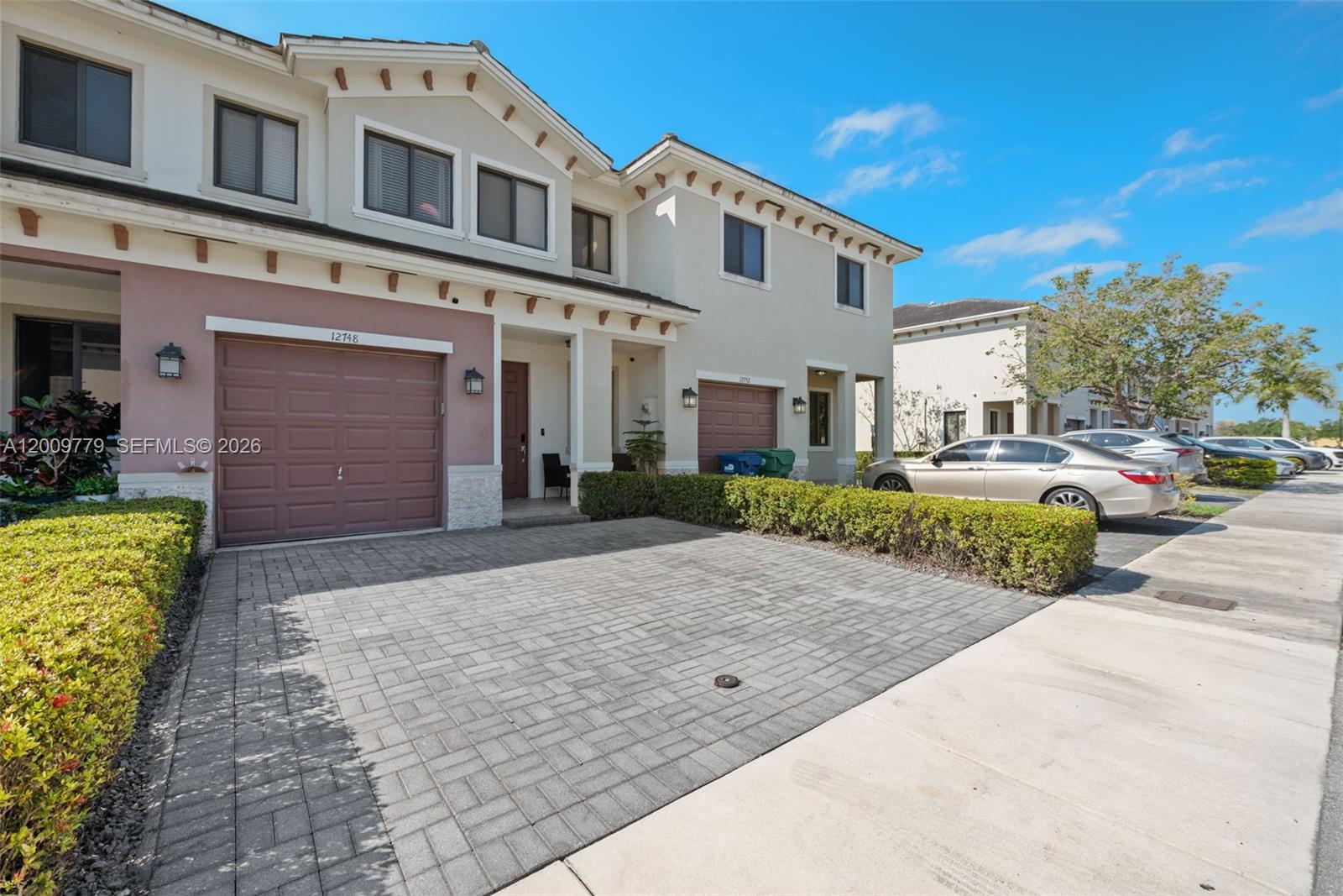 HIDDEN LAKE TOWNHOMES - Residential