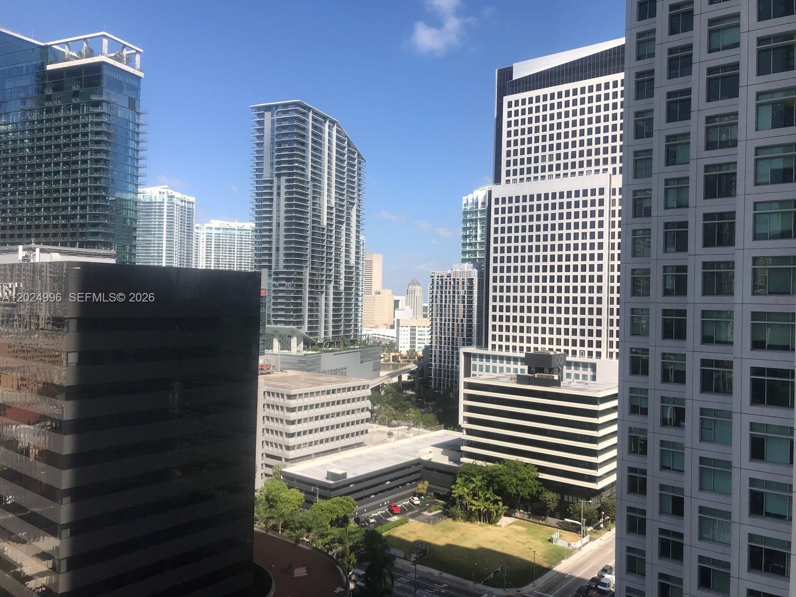 Bright 1-bedroom, 1-bath residence located in the vibrant Brickell area. This home features expansive floor-to-ceiling windows that fill the space with natural light and open to a private balcony with city views. Comfortable layout with an inviting atmosphere, ideal for enjoying Miami’s urban lifestyle. Situated in a premier full-service building with resort-style amenities.