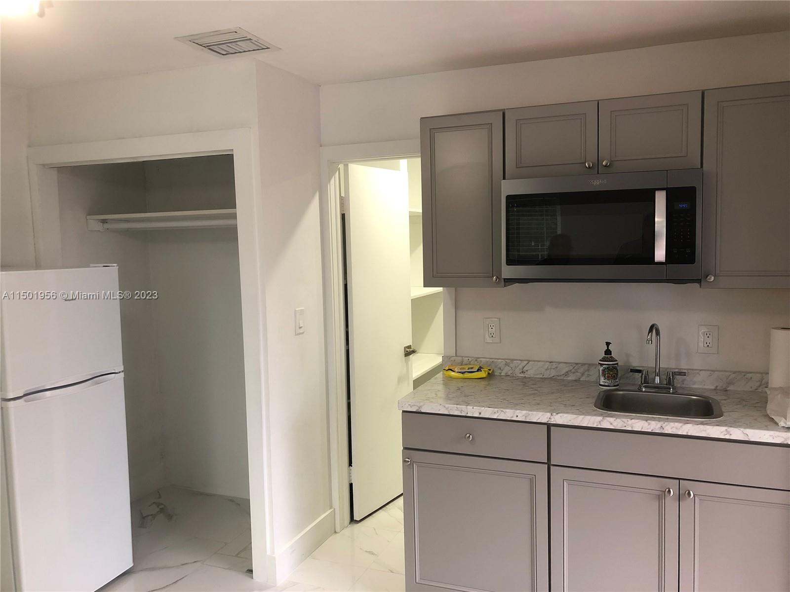 GREEN BRIAR WEST SEC ONE - Residential Lease