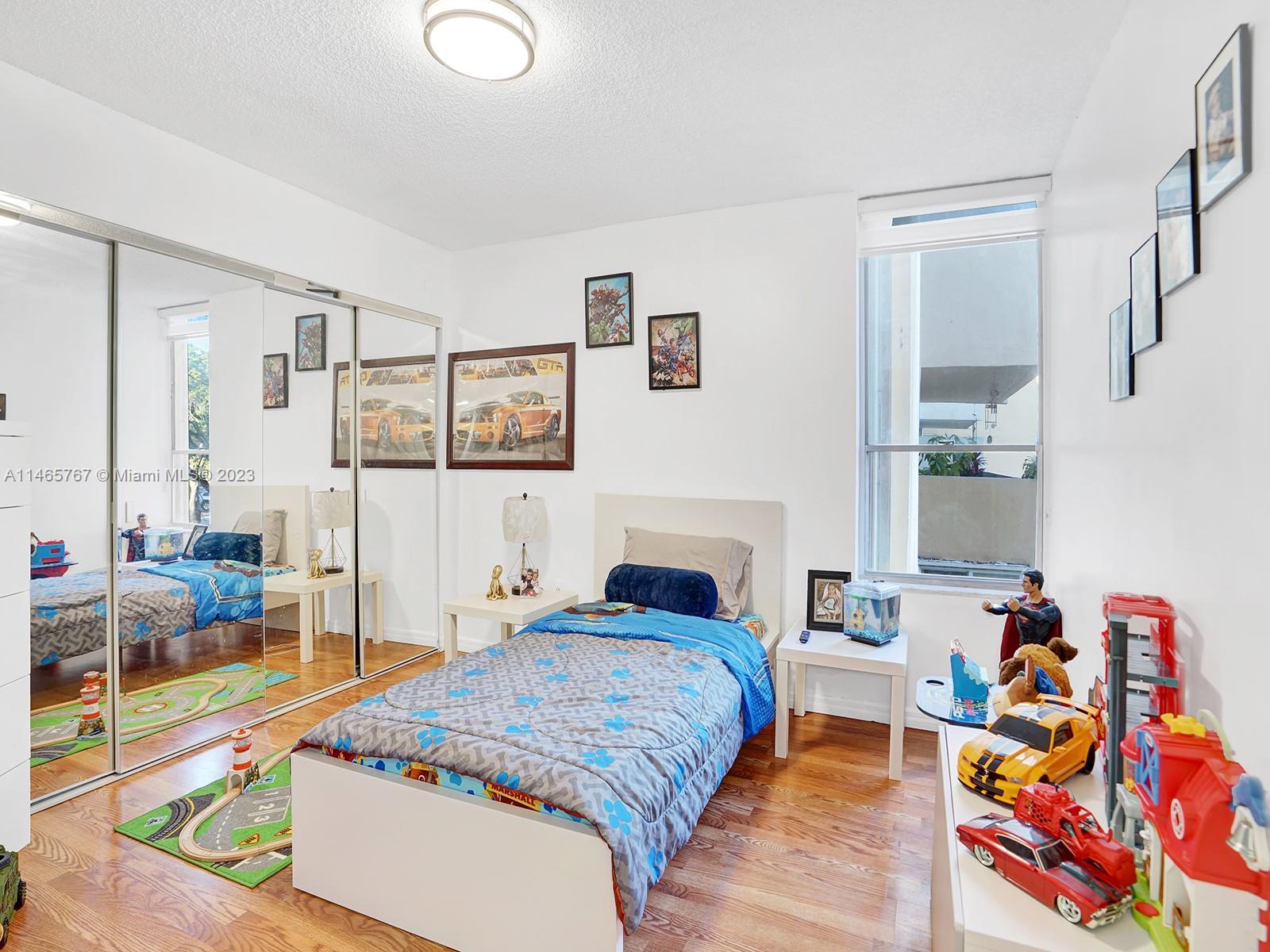 SOVEREIGNS CONDO - Residential Lease