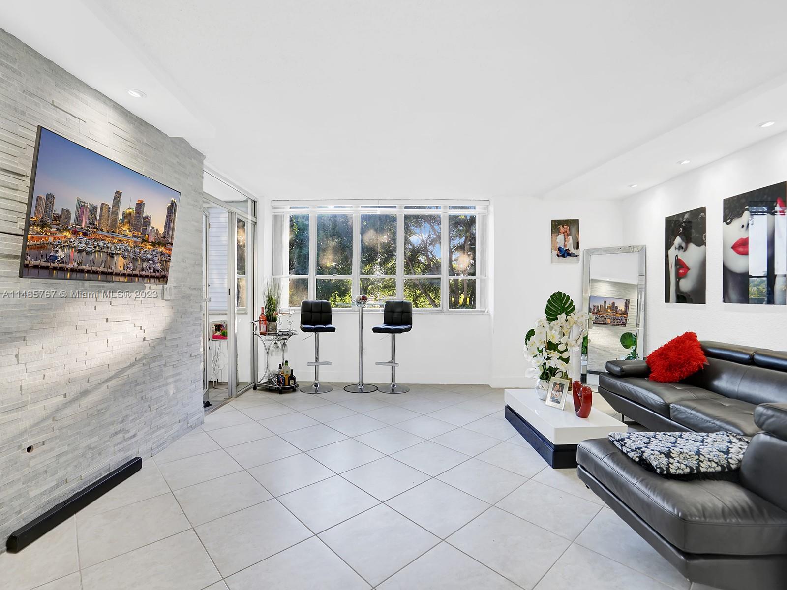 SOVEREIGNS CONDO - Residential Lease