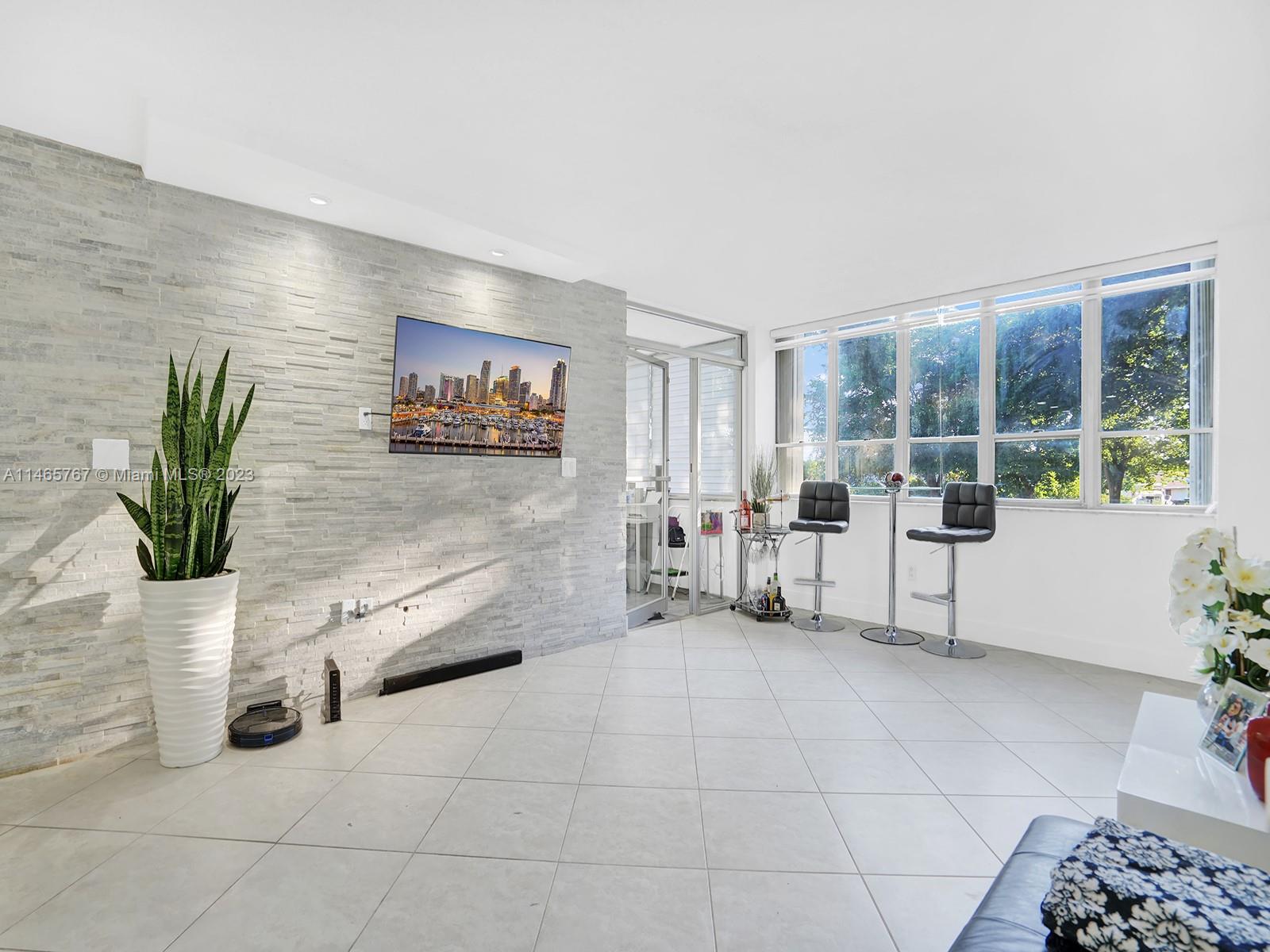 SOVEREIGNS CONDO - Residential Lease