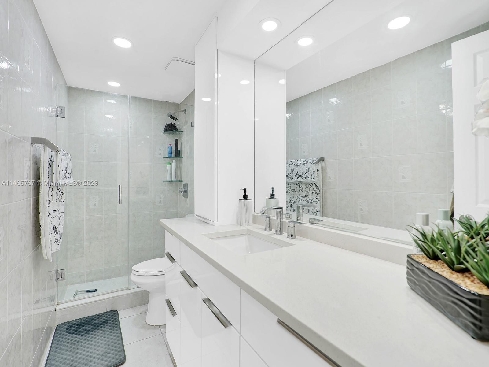SOVEREIGNS CONDO - Residential Lease