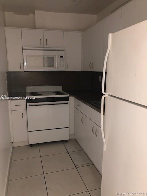 SUNSET VILLAS PHASE II CO - Residential Lease