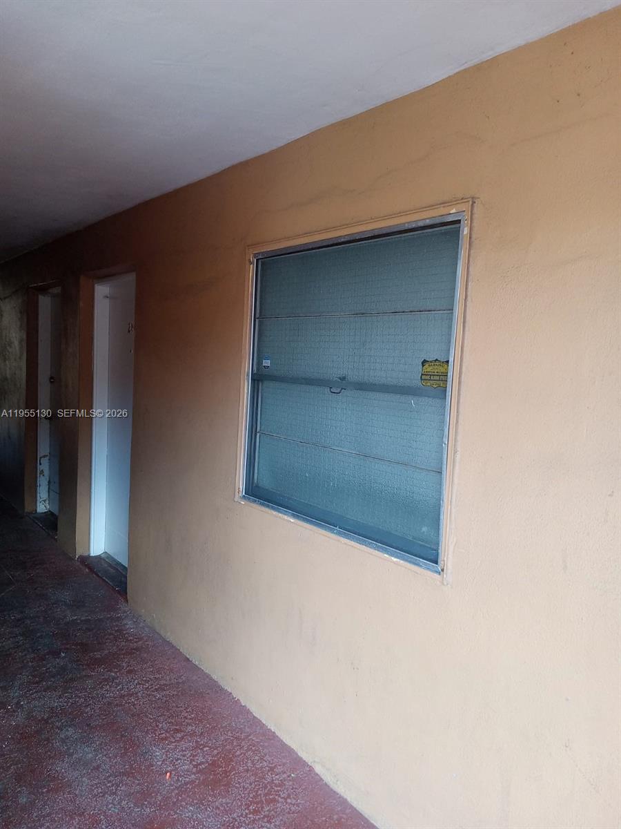 Nice can show you the property before 4 PM. Centrally location . close tp the shopping, restaurants, malls and piublic transportation. Washer and dryer on site. Elevator , 1 parkin space assigned and lot of guest parking