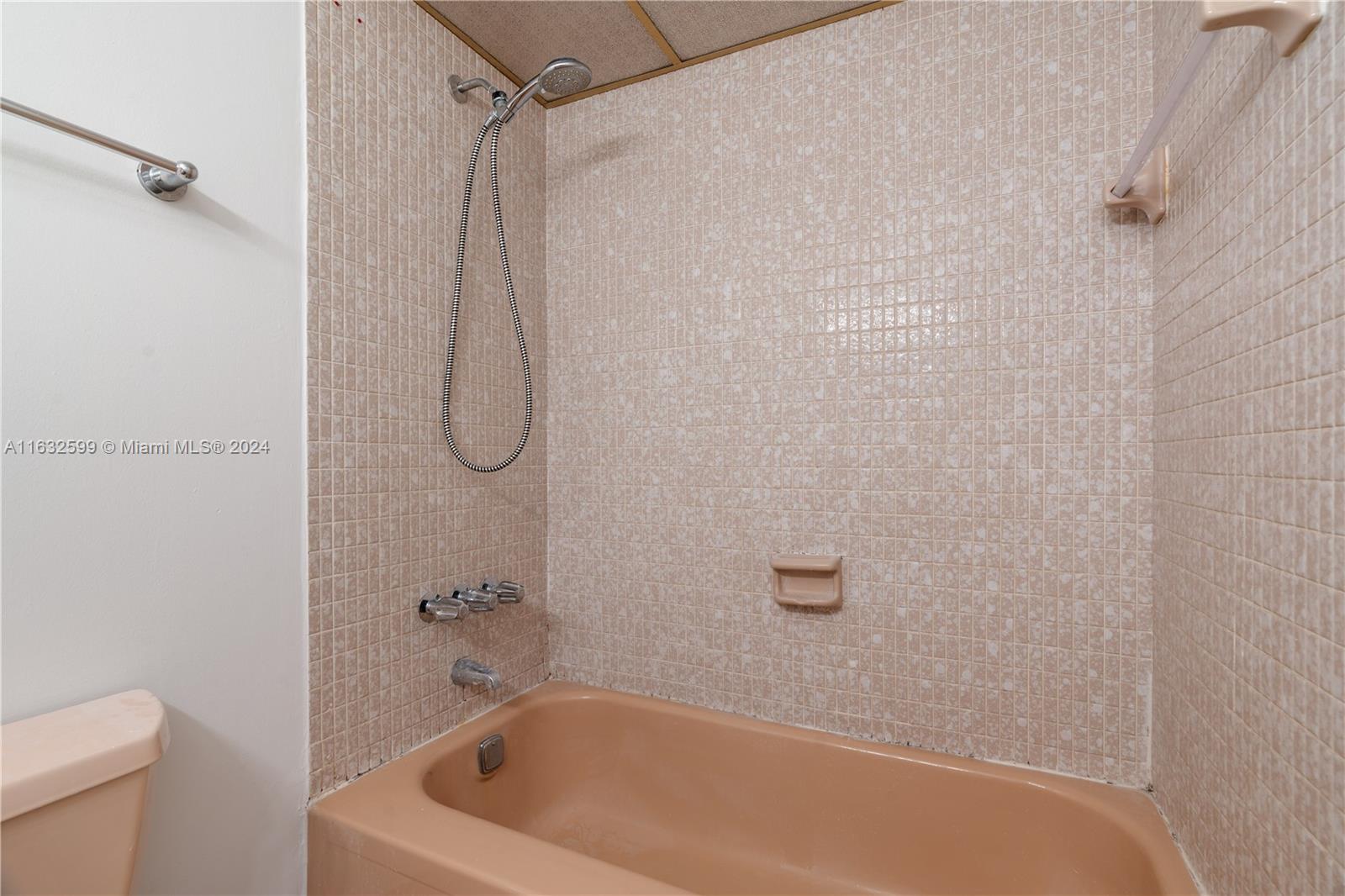 SOUTH WINDS CONDO WEST - Residential Lease
