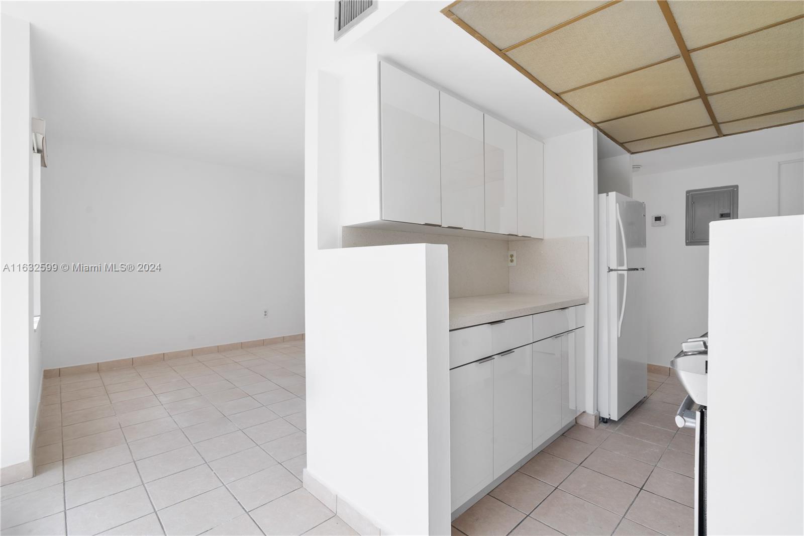 SOUTH WINDS CONDO WEST - Residential Lease