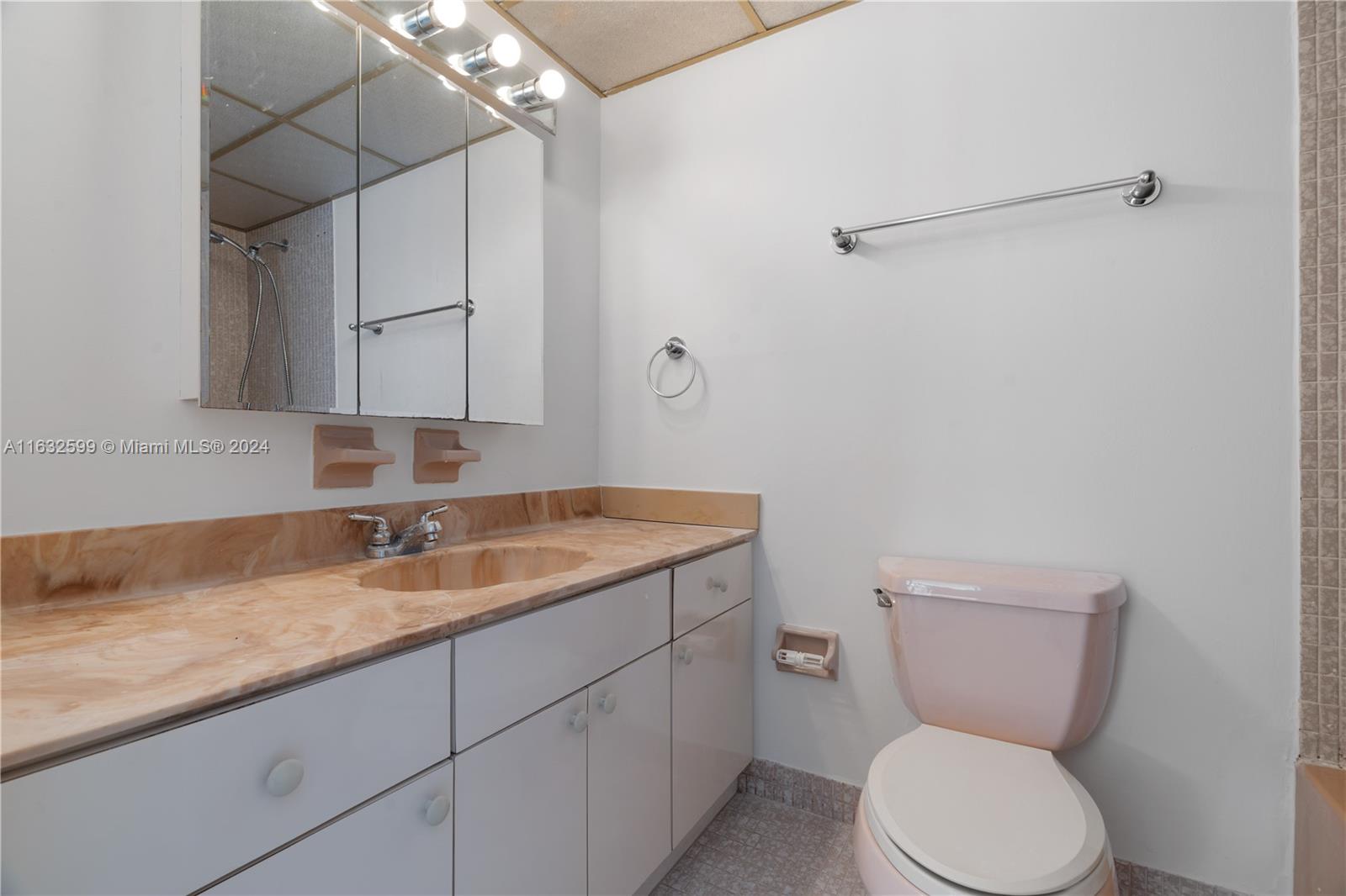 SOUTH WINDS CONDO WEST - Residential Lease
