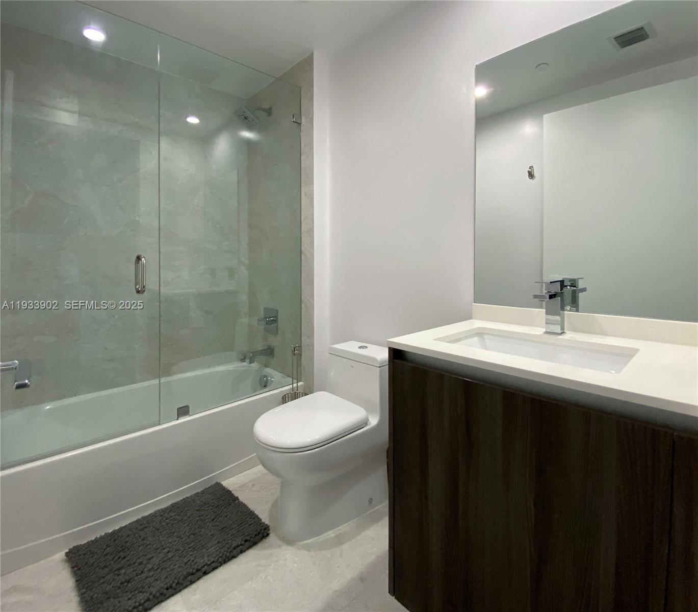 *ARIA ON THE BAY CONDO - Residential Lease