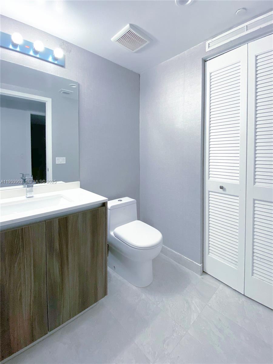 *ARIA ON THE BAY CONDO - Residential Lease
