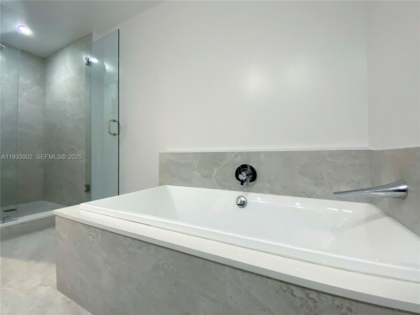 *ARIA ON THE BAY CONDO - Residential Lease