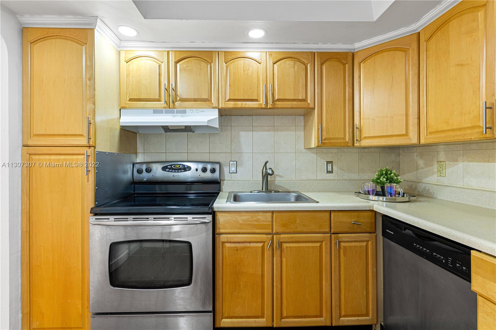 BRAVURA I CONDO - Residential Lease