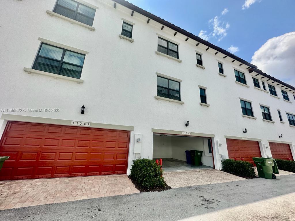 PEMBROKE LAKES SOUTH - Residential Lease