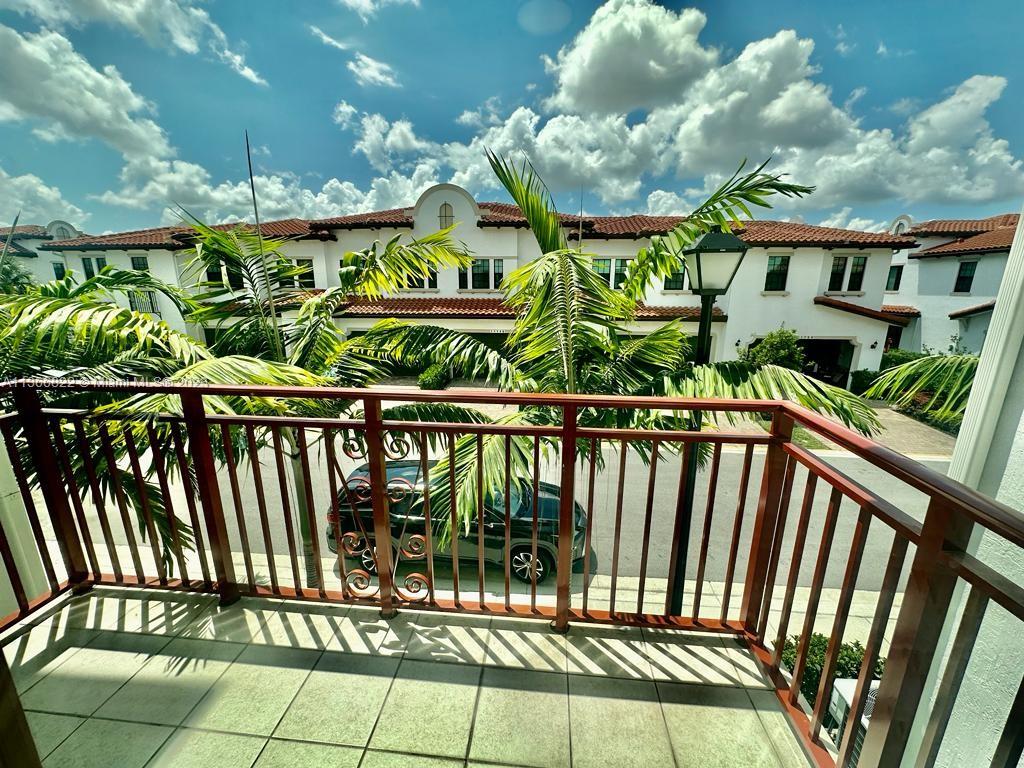 PEMBROKE LAKES SOUTH - Residential Lease