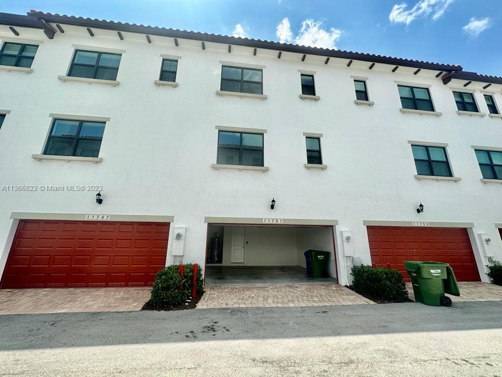 PEMBROKE LAKES SOUTH - Residential Lease