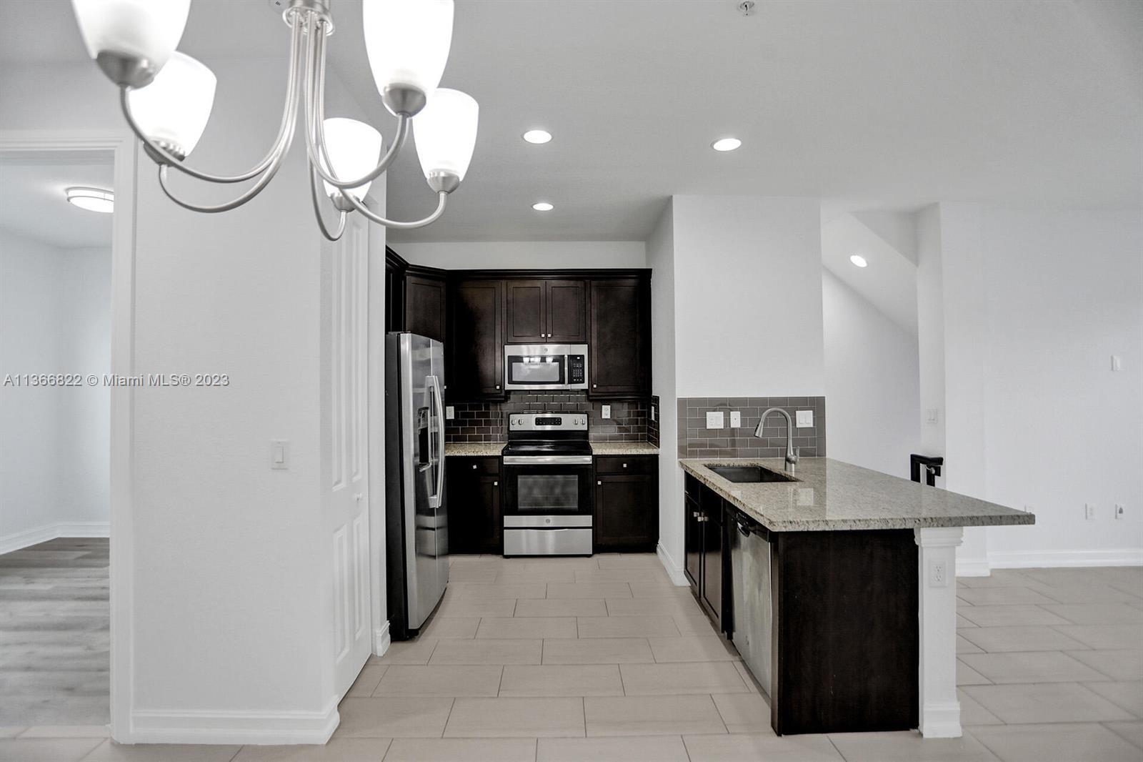 PEMBROKE LAKES SOUTH - Residential Lease