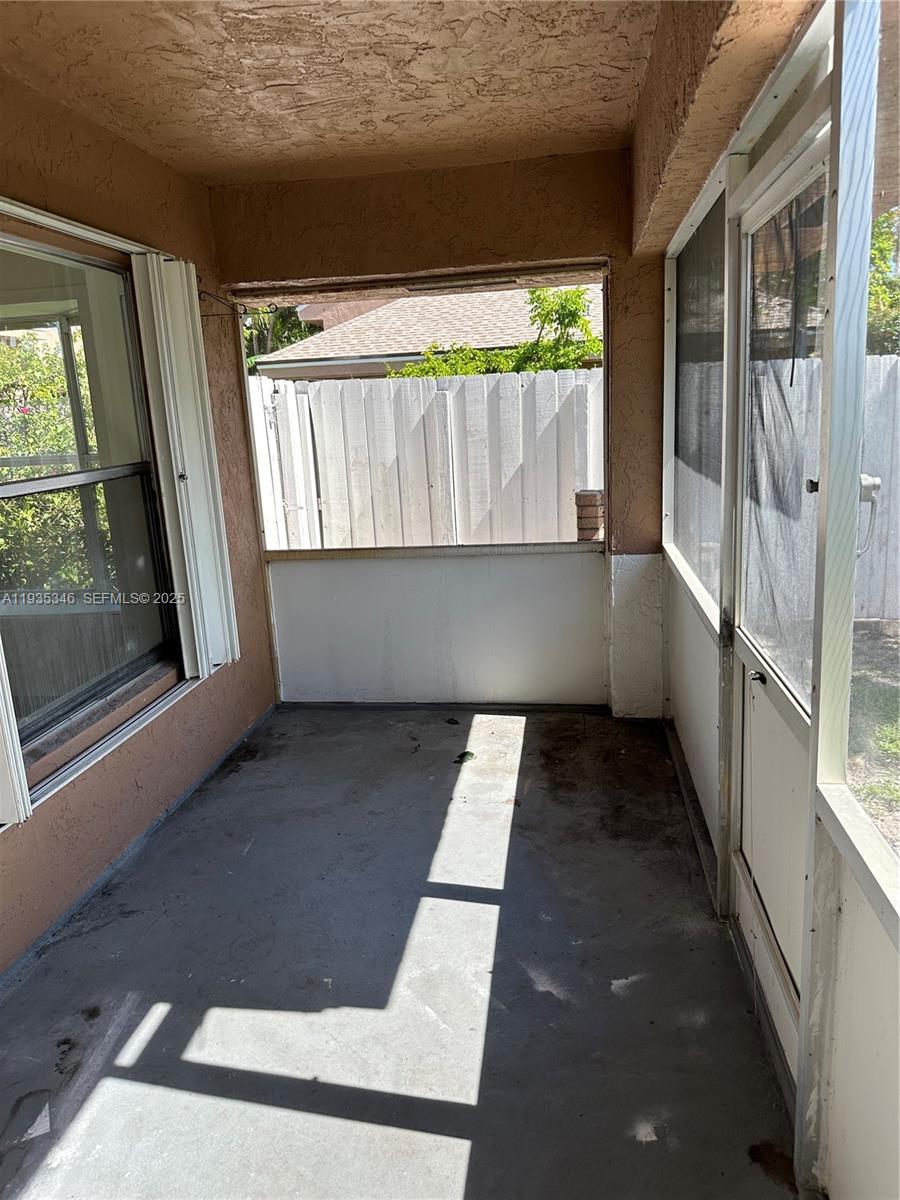 GULFSTREAM TOWNHOMES COND - Residential