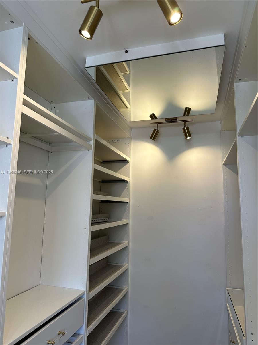 GULFSTREAM TOWNHOMES COND - Residential