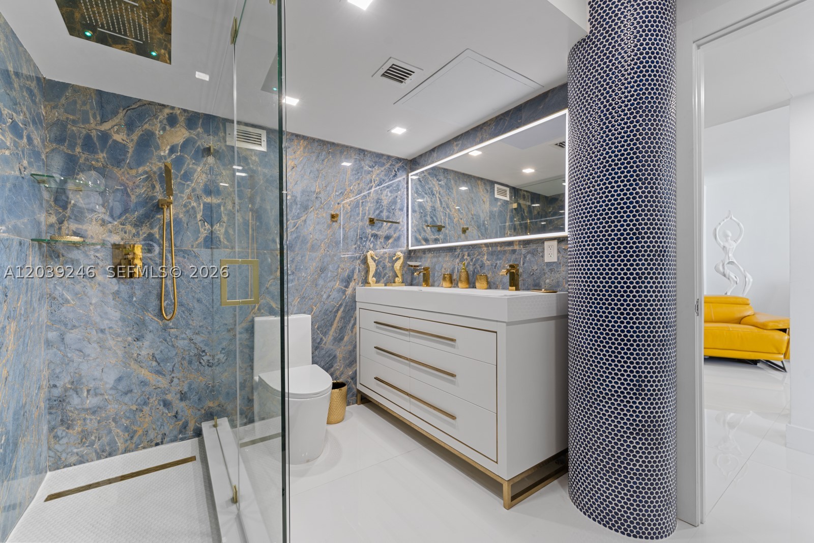 WAVE CONDO - Residential