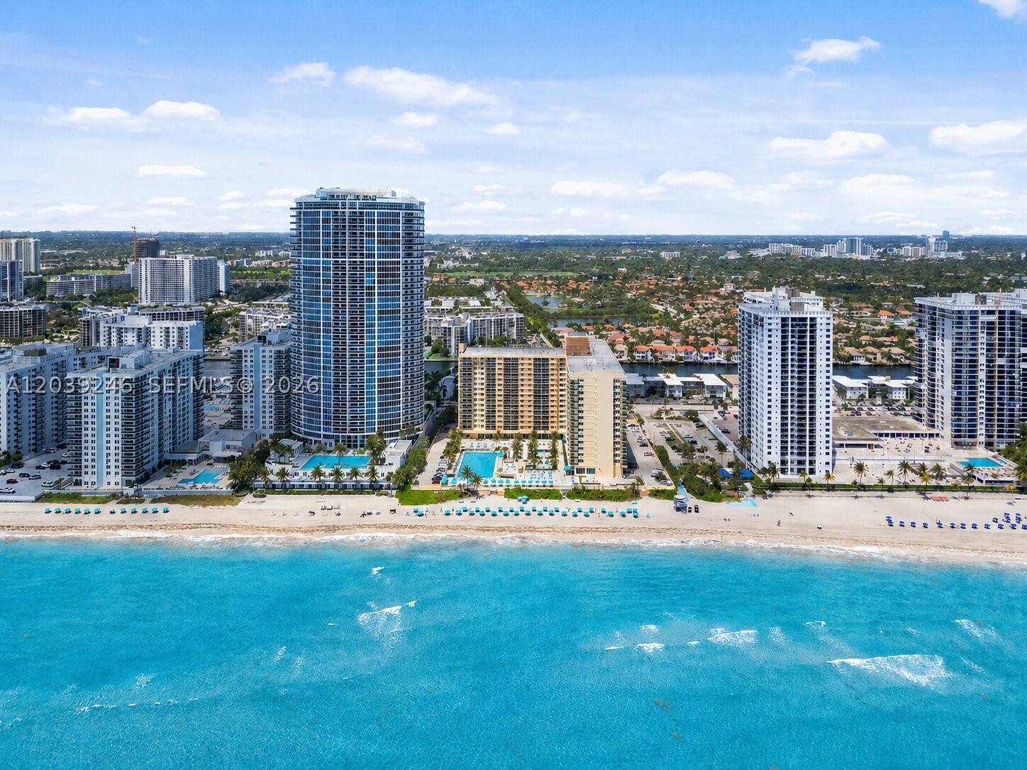 WAVE CONDO - Residential
