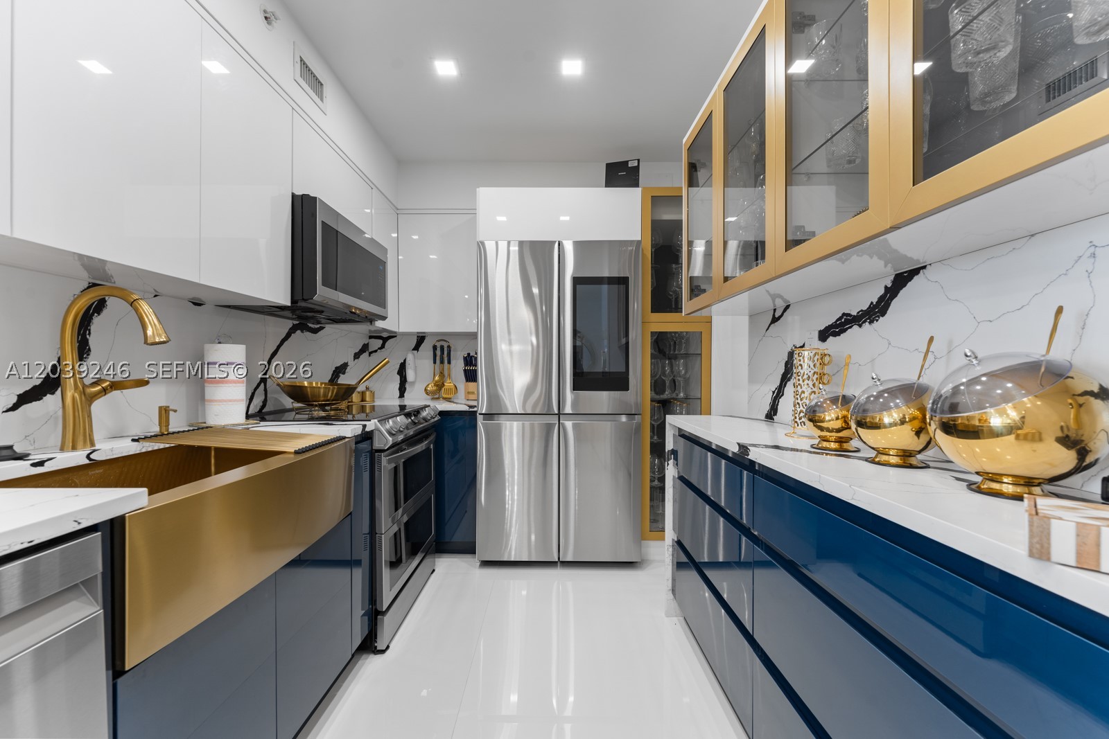 WAVE CONDO - Residential