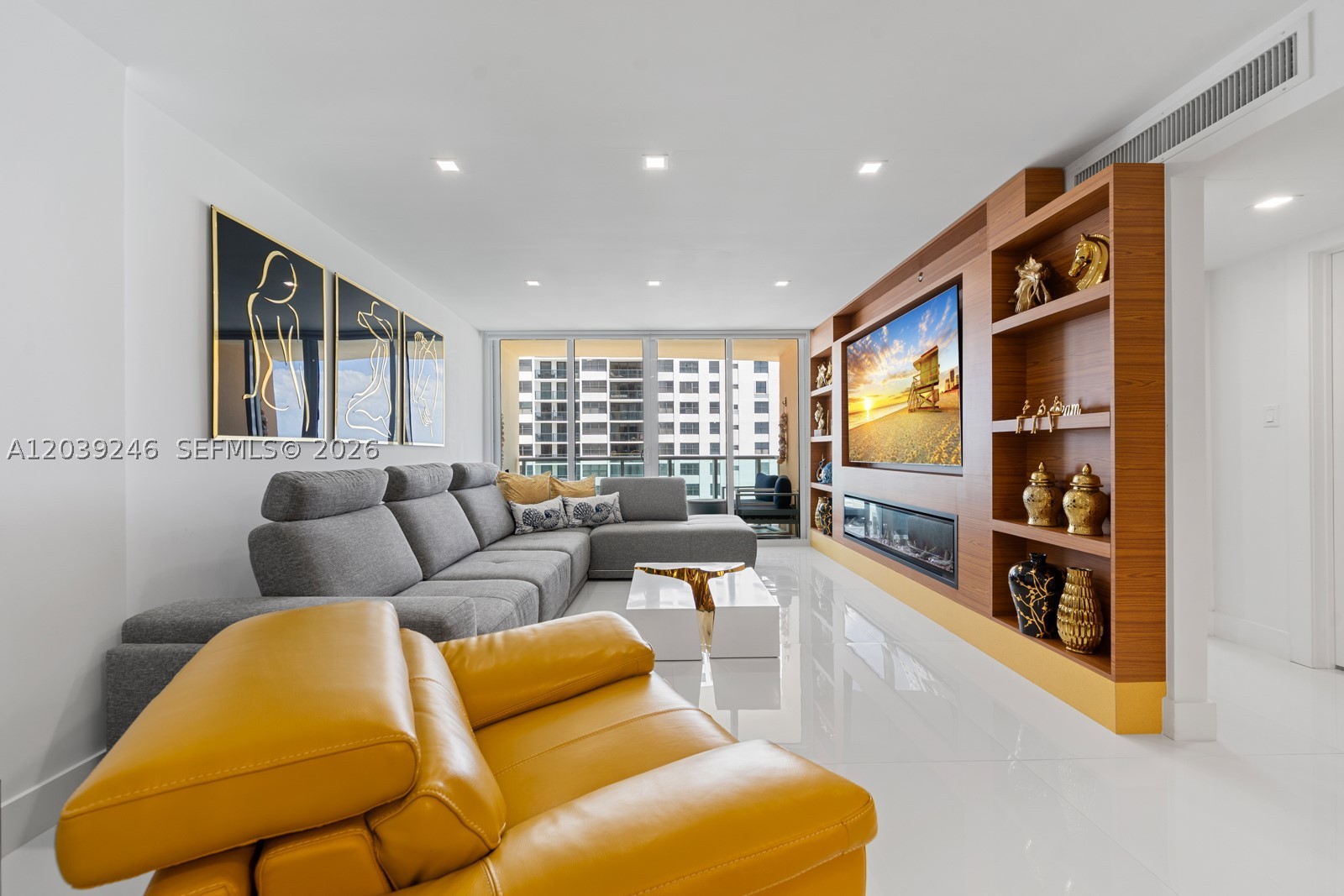 WAVE CONDO - Residential