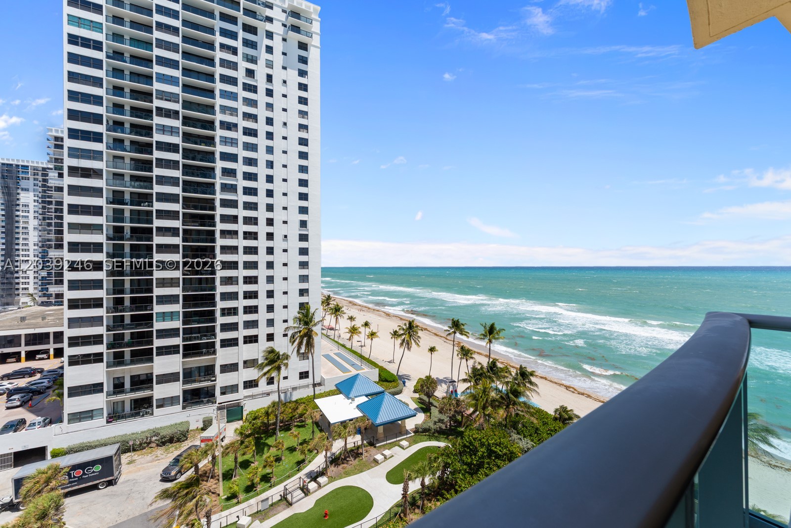 WAVE CONDO - Residential