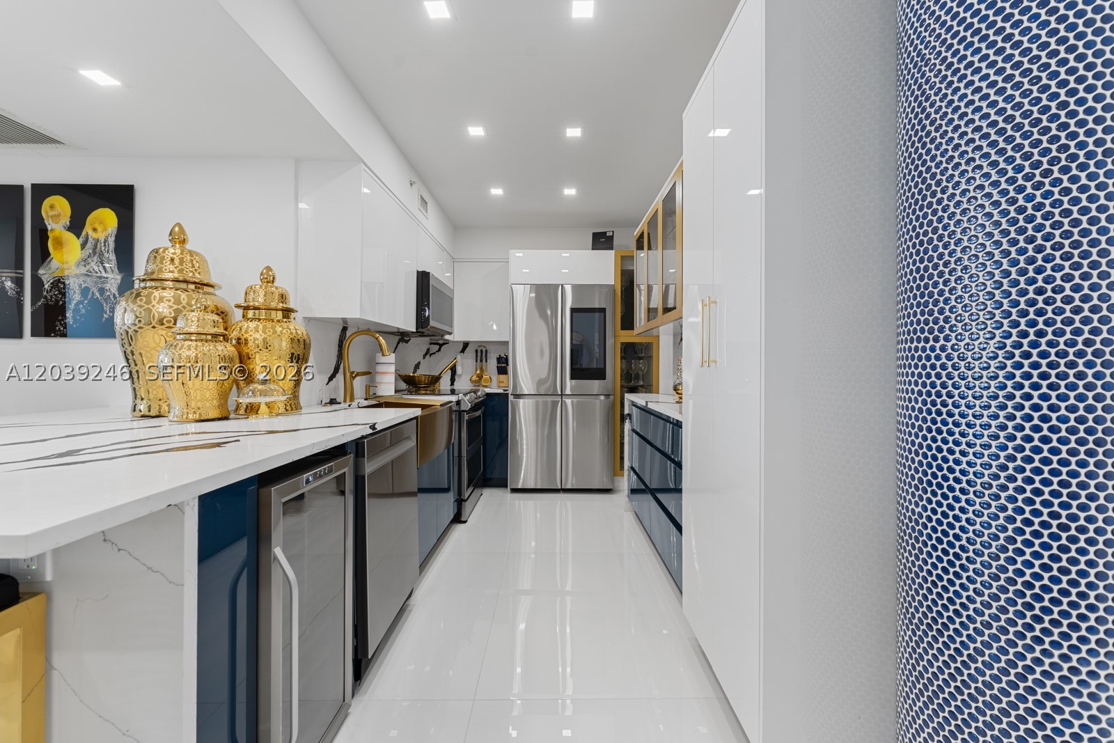 WAVE CONDO - Residential
