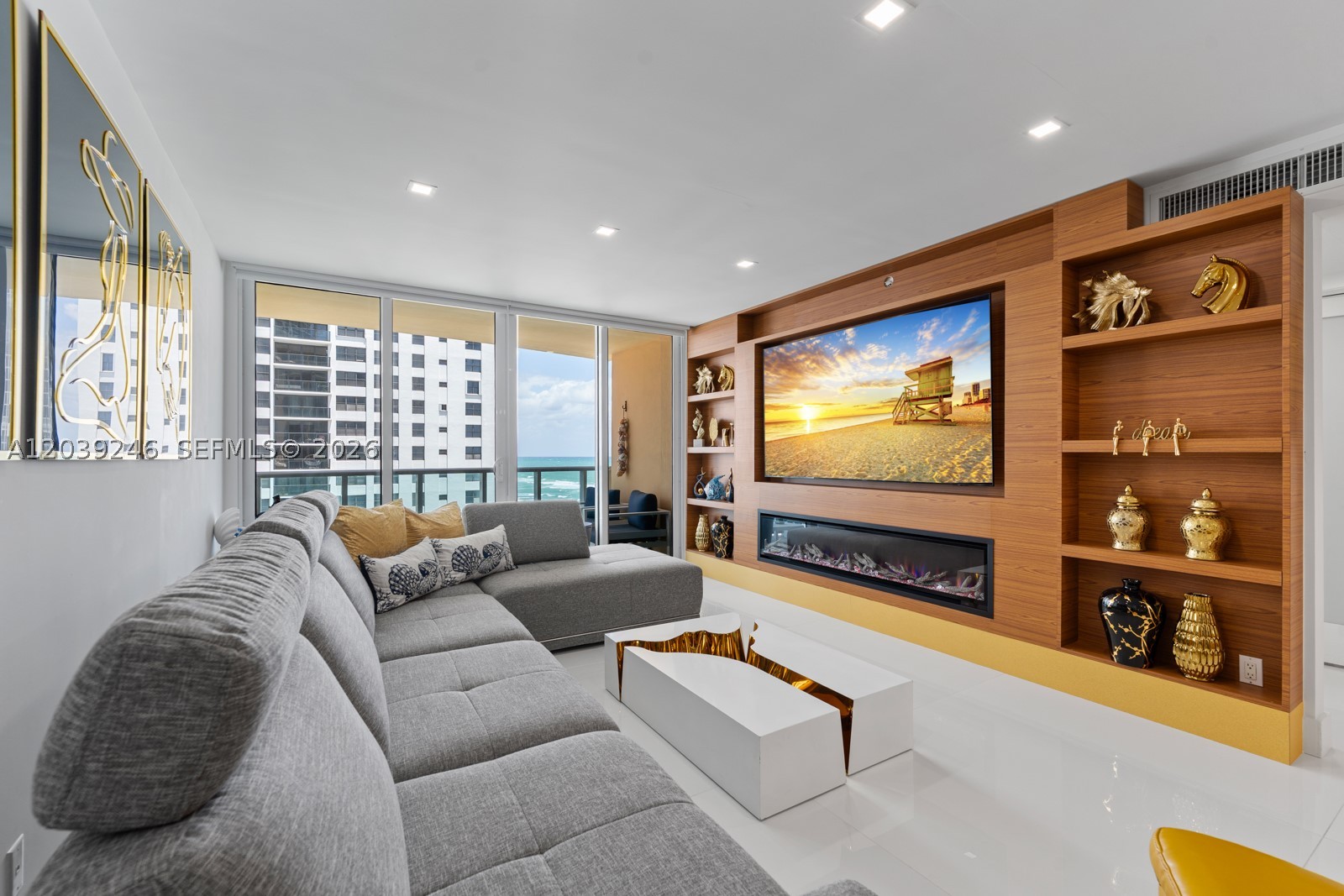 WAVE CONDO - Residential