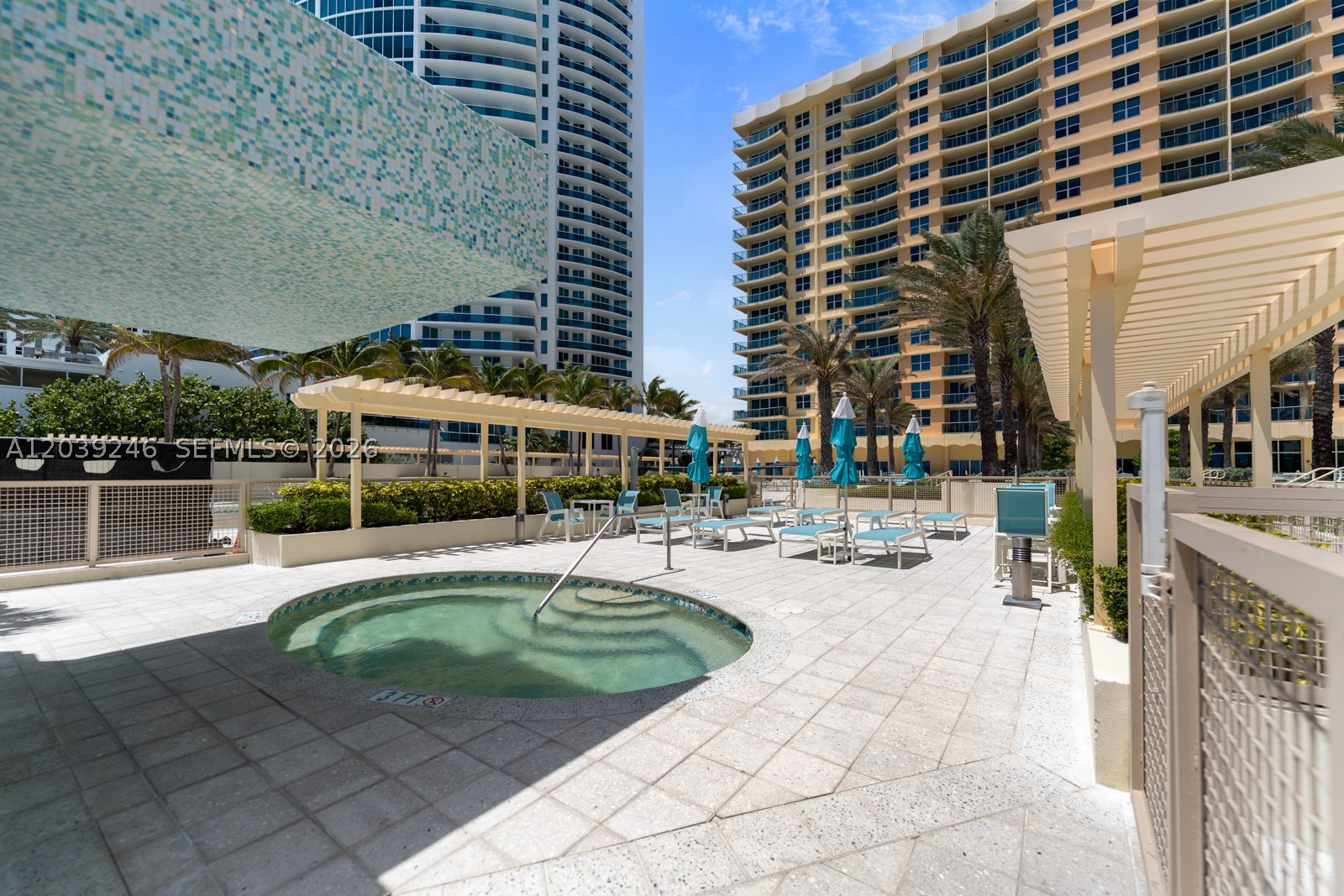 WAVE CONDO - Residential