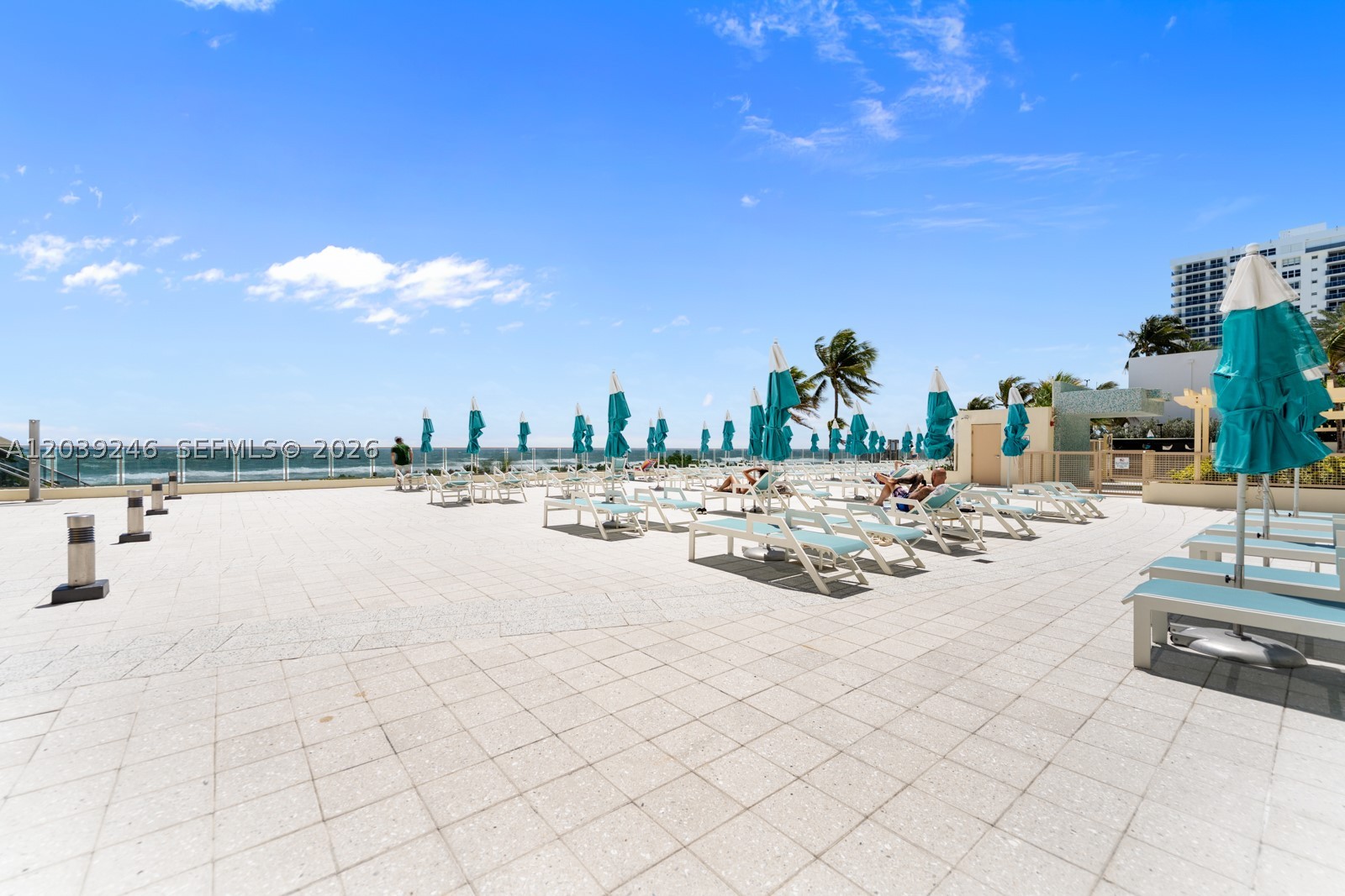 WAVE CONDO - Residential
