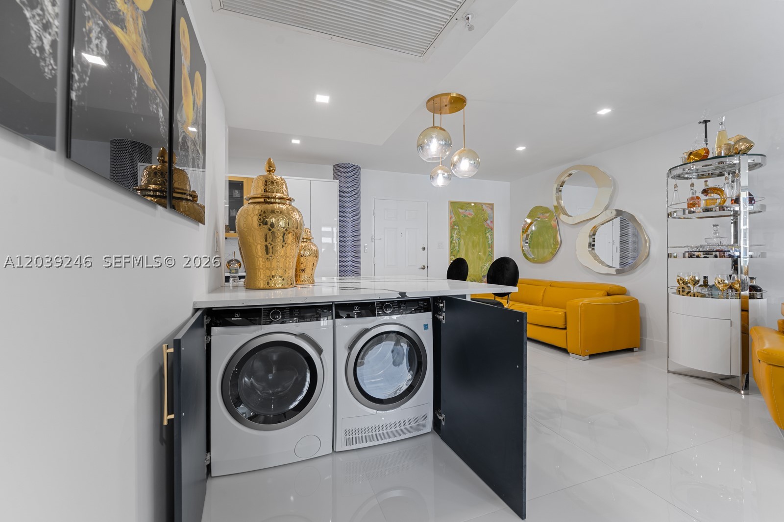 WAVE CONDO - Residential