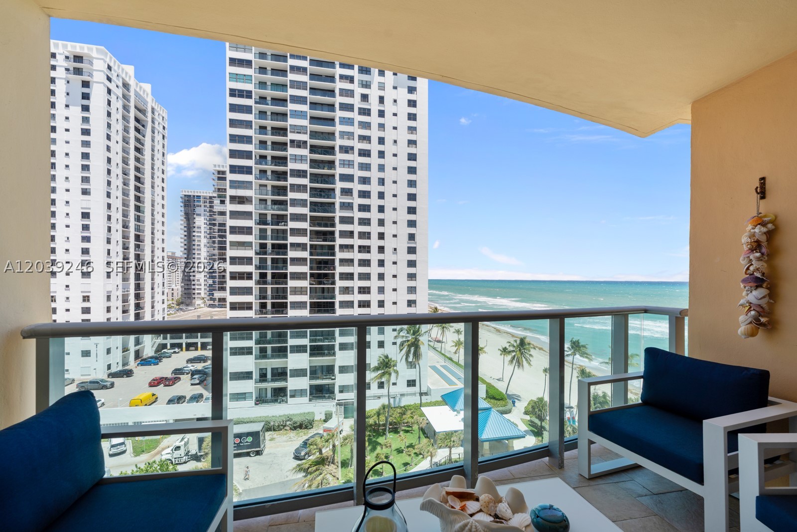 WAVE CONDO - Residential