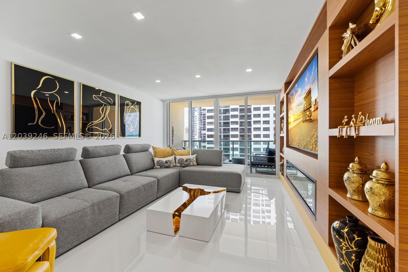 WAVE CONDO - Residential