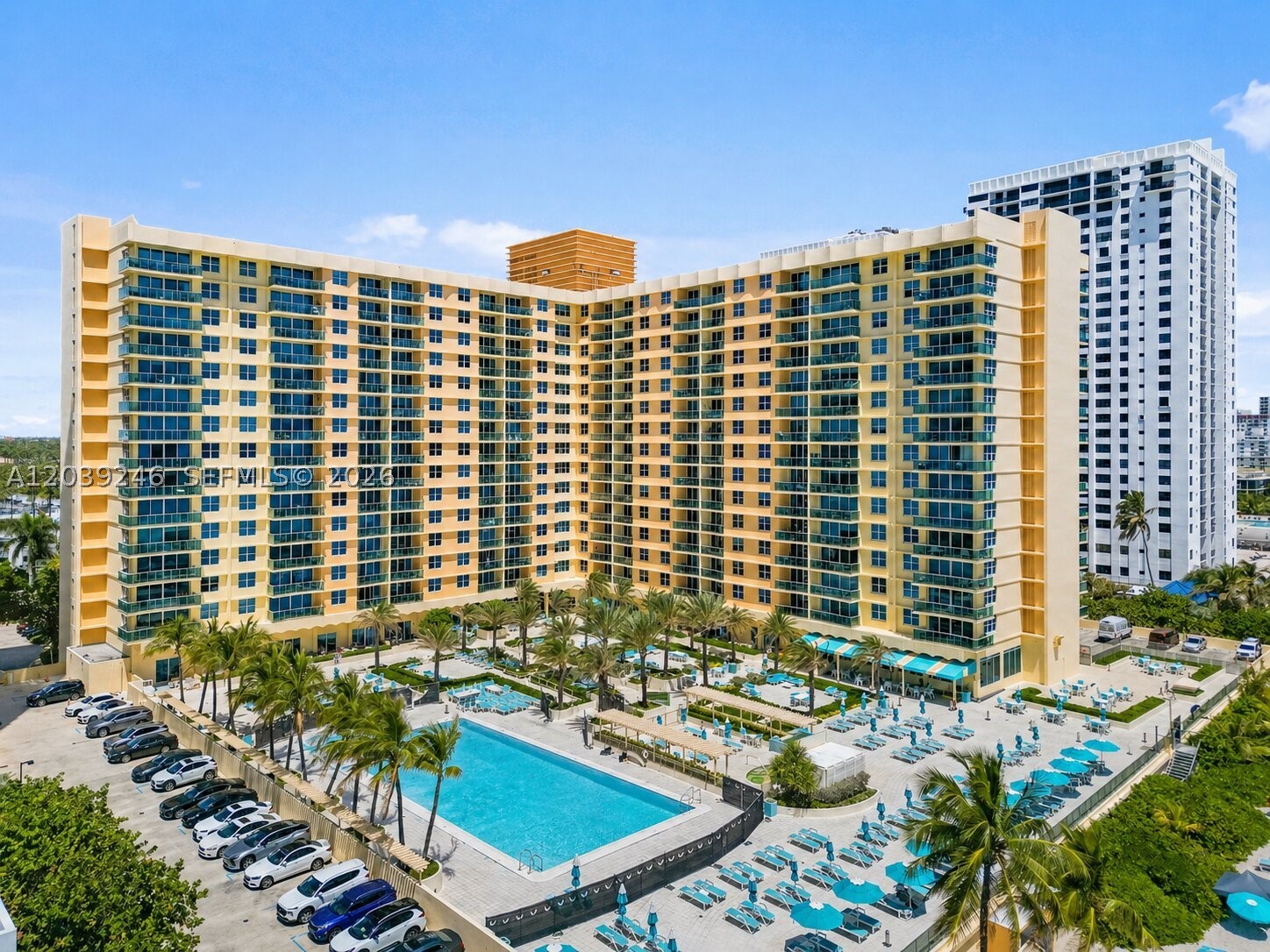 WAVE CONDO - Residential