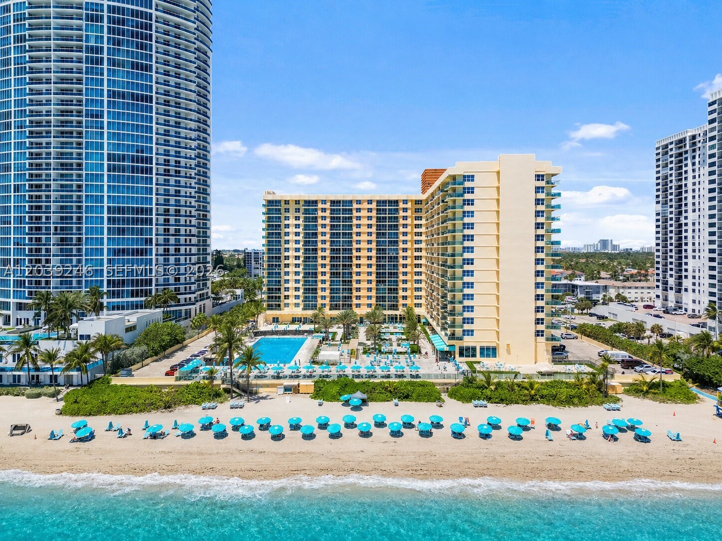 WAVE CONDO - Residential