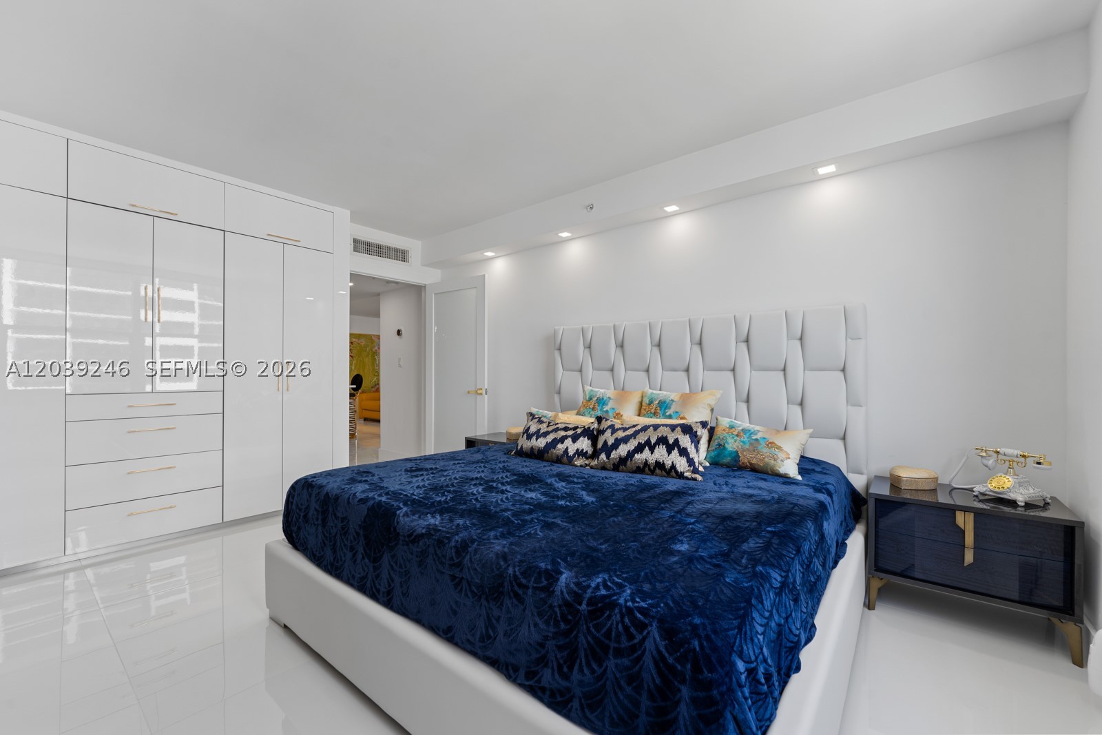 WAVE CONDO - Residential