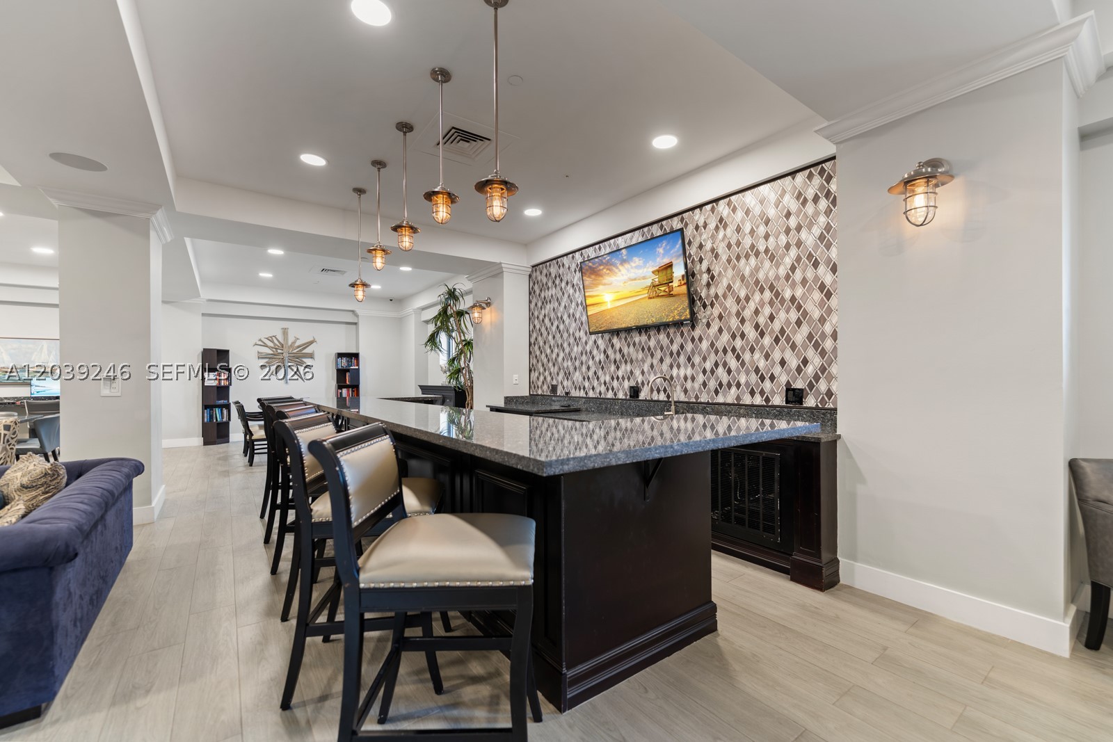 WAVE CONDO - Residential