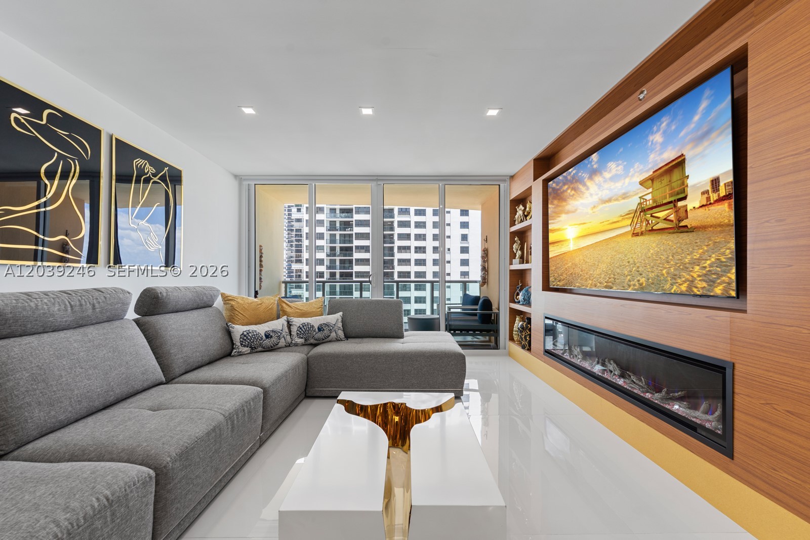 WAVE CONDO - Residential