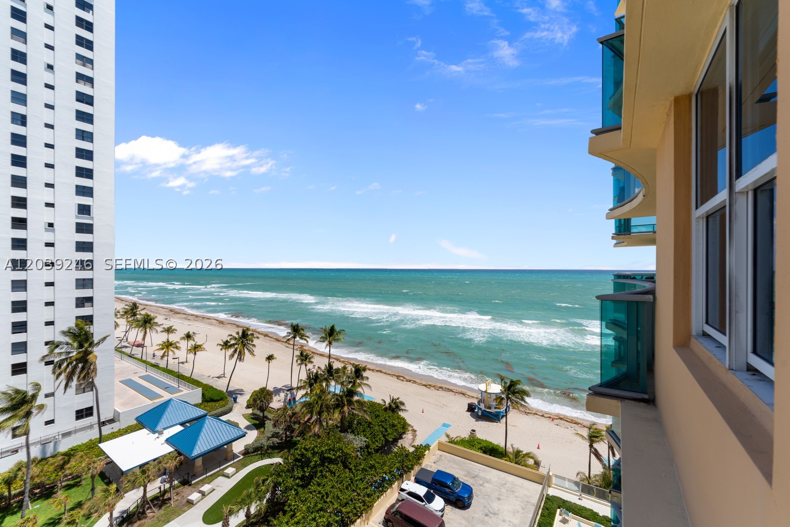 WAVE CONDO - Residential